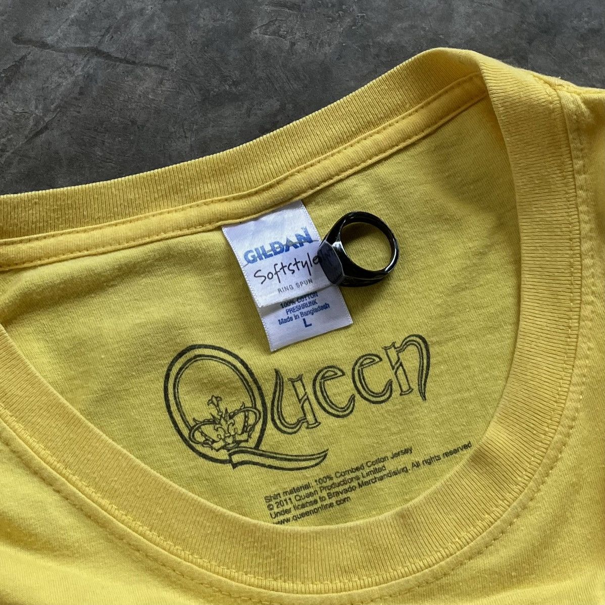 Gildan tshirt queen Flash gordon yellow Size US M / EU 48-50 / 2 - 4 Thumbnail