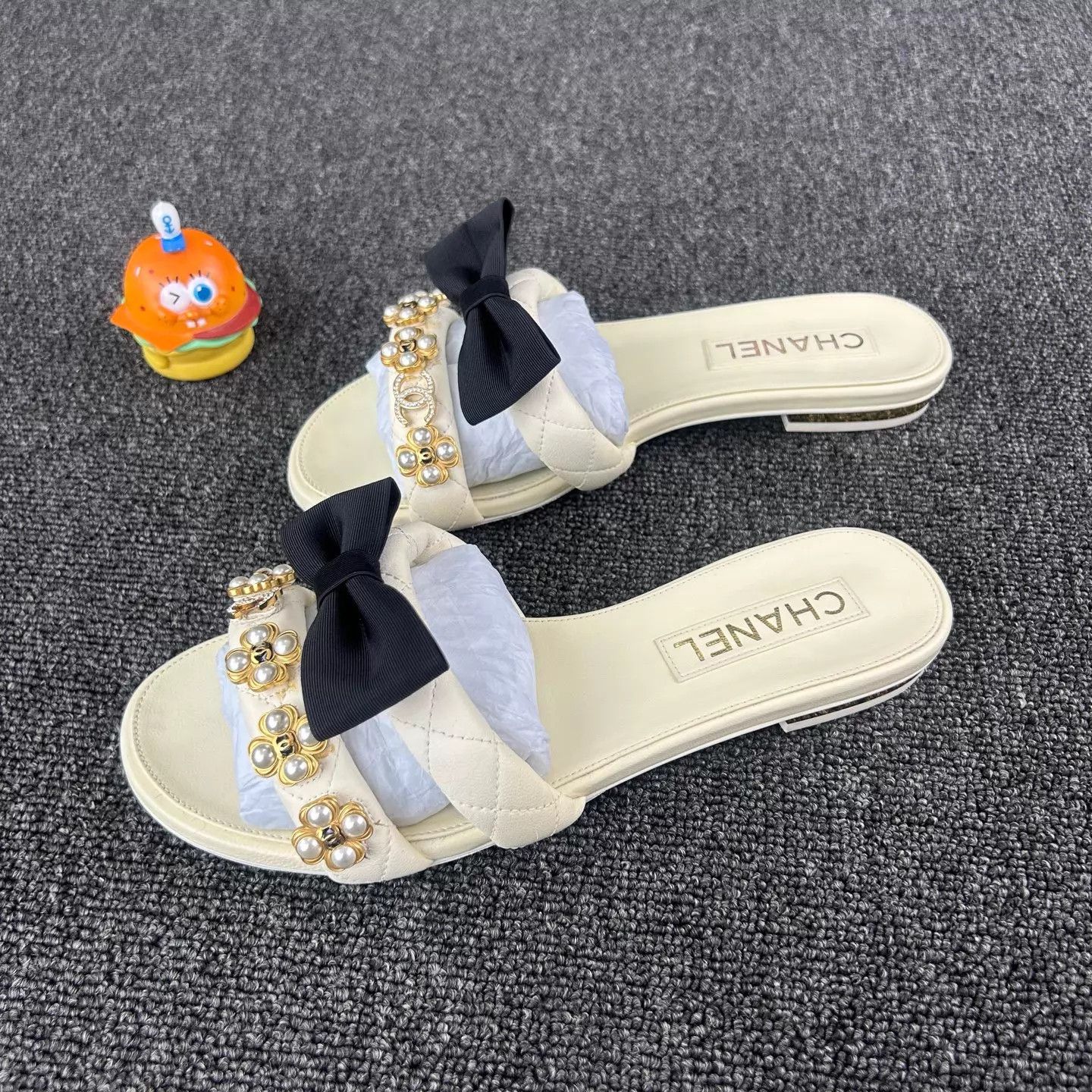 Chanel Chanel Baroque Pearl Slipper White Size 38 Size US 7.5 / IT 37.5 - 1 Thumbnail