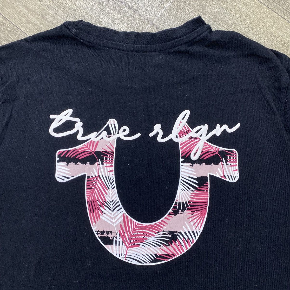 True Religion Vintage True Religion Palm Leaf Patterned Horseshoe Logo Tee Size US M / EU 48-50 / 2 - 3 Thumbnail