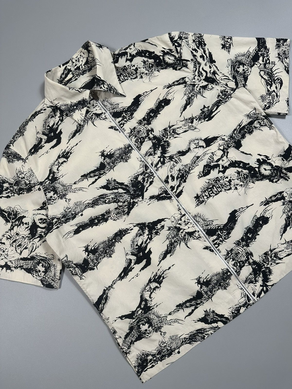 Givenchy Givenchy Tiger Camo Gothic Short Sleeve Zip Shirt Size US L / EU 52-54 / 3 - 4 Thumbnail