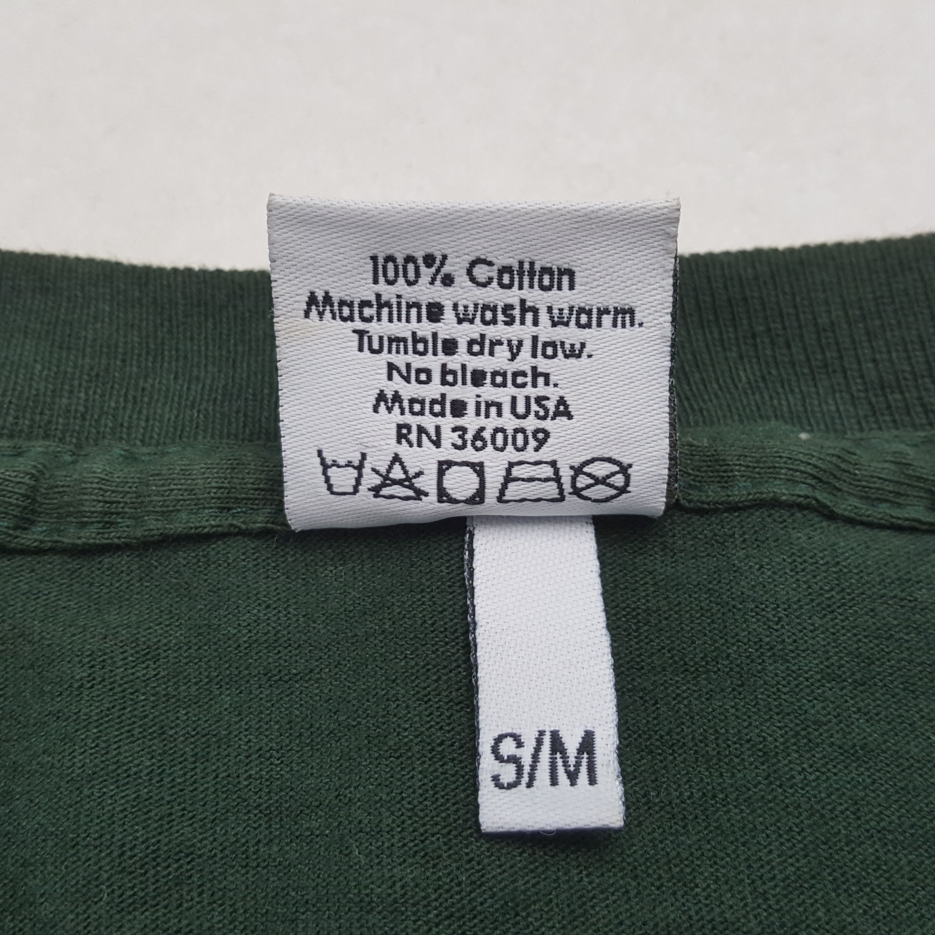 Calvin Klein Calvin Klein Fashion Brand Tshirt RR20 Size US L / EU 52-54 / 3 - 5 Thumbnail