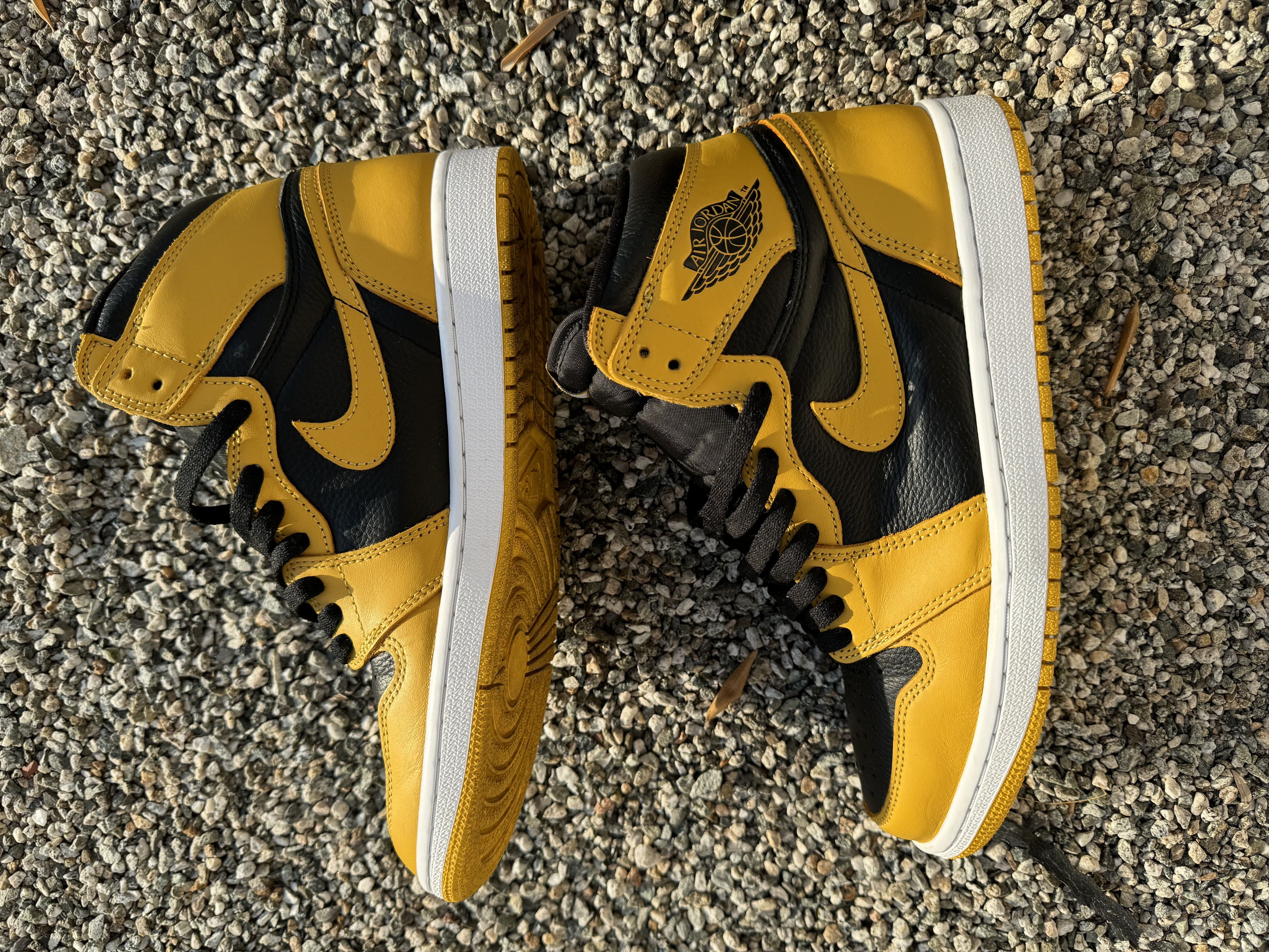 Nike Nike Pollen Jordan 1 Retro High Top Size US 9.5 / EU 42-43 - 2 Thumbnail