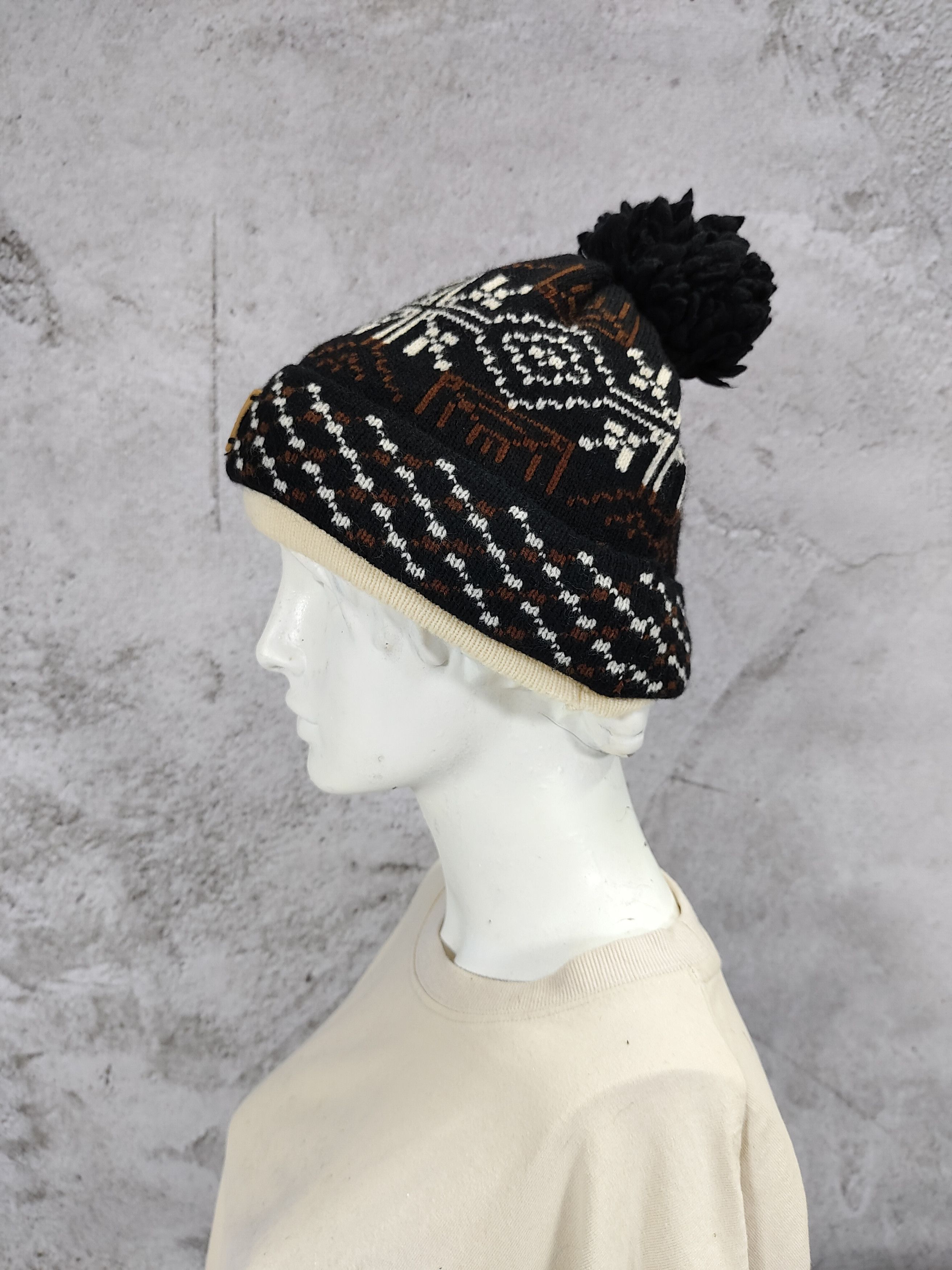 Vivienne Westwood 2000s V.W🇬🇧 Nordic Fair Isle Pattern Orb Logo Patch Beanie Size ONE SIZE - 2 Thumbnail