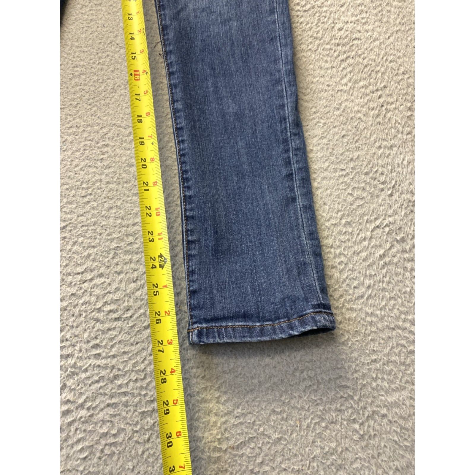 Vintage KUT from the Kloth Jeans Women’s Size 0 Ankle Blue Denim Solid Zip Button Fringe Zipper Mid Rise 8.5-10.5 in Regular 28 in Inseam 27 in Size 25" / US 0 / IT 36 - 5 Thumbnail