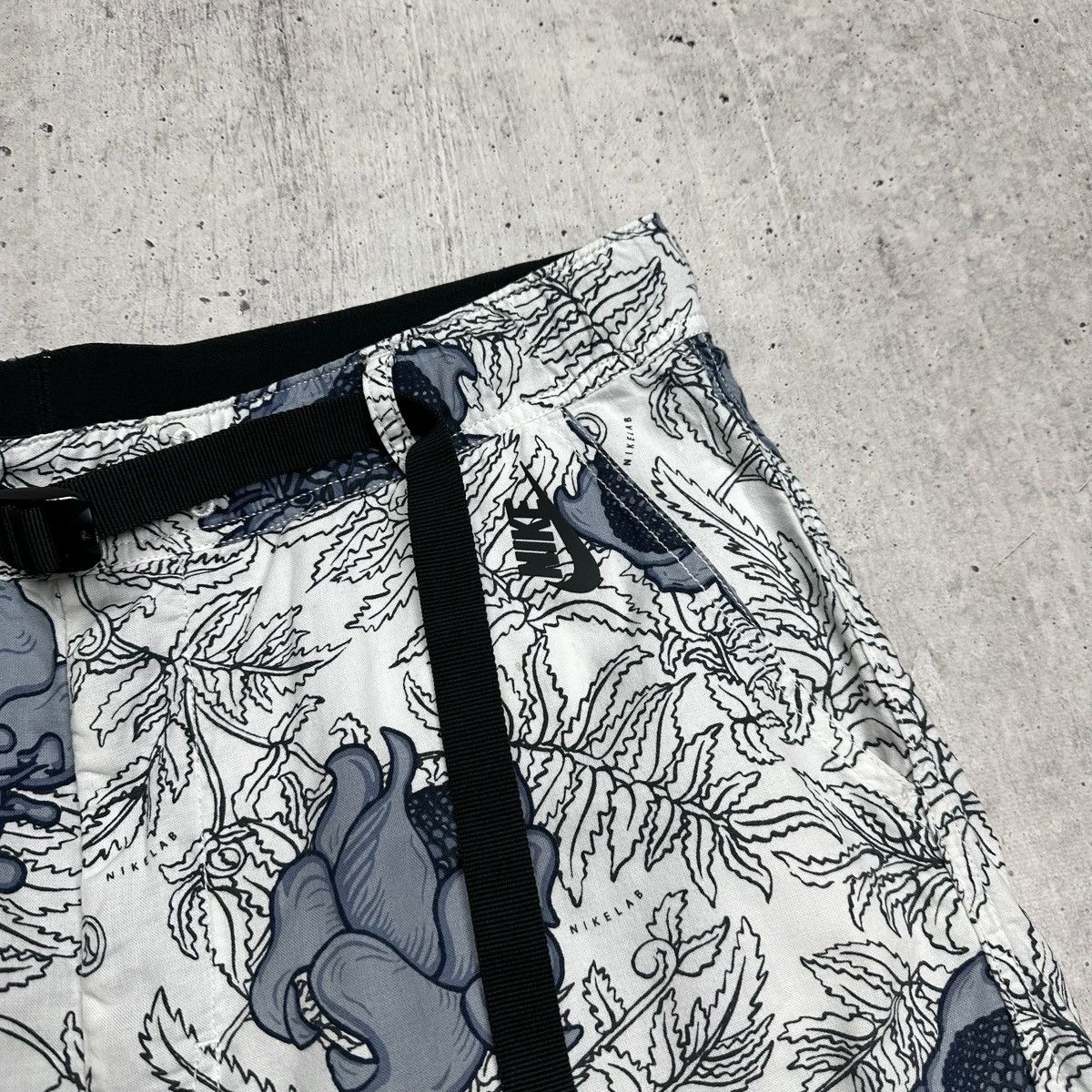 Nike × Nike ACG NikeLab Floral Short White Dark Obsidian & Black Size US 34 / EU 50 - 3 Thumbnail