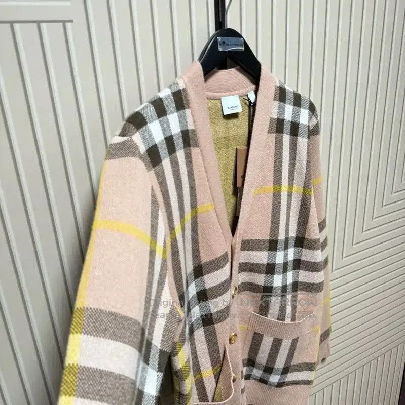 Burberry Burberry Men's Khaki Wool Logo Knit Sweater. Size US M / EU 48-50 / 2 - 3 Thumbnail
