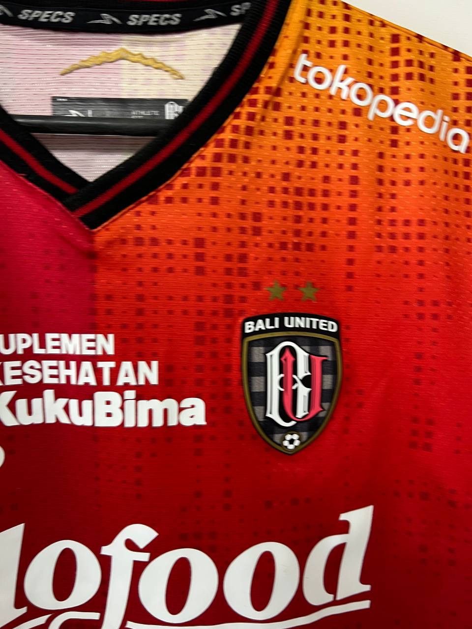 Le Specs Vintage Bali United 2022/2023 Jersey Football Shirt Mailot L Size US L / EU 52-54 / 3 - 7 Thumbnail
