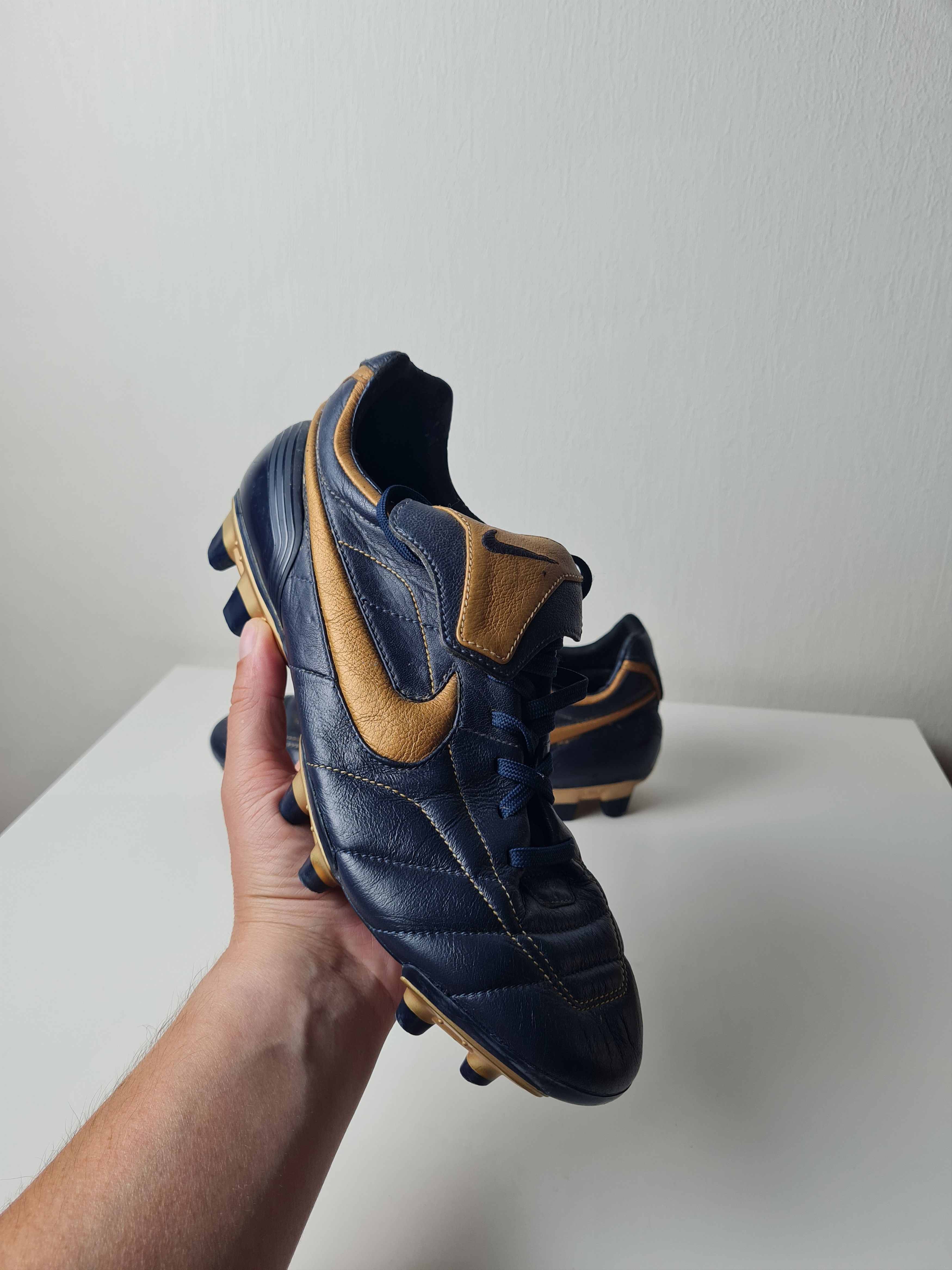 Nike Football Cleats NIKE TIEMPO R10 RONALDINHO Total90 SOCCER Size US 8 / EU 41 - 12 Thumbnail