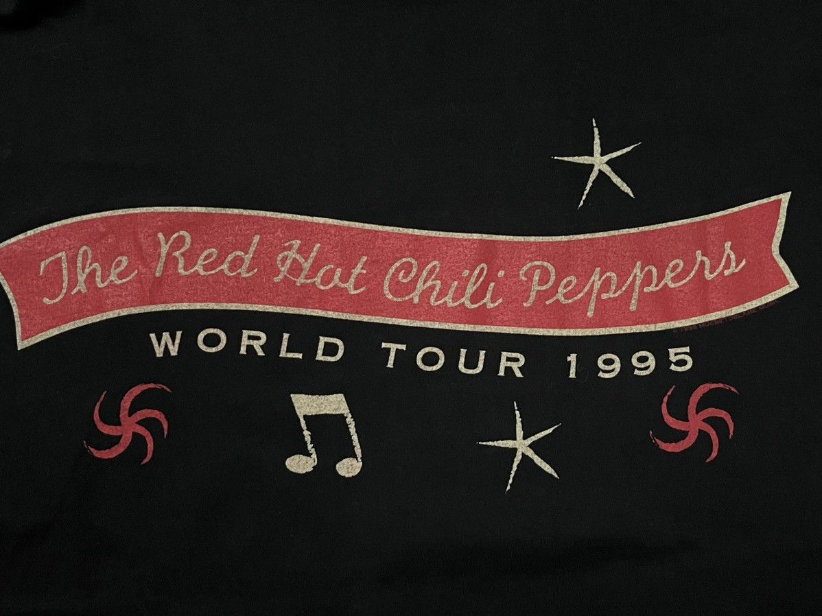 Band Tees Vintage Red hot Chilli Peppers 90s t shirt Size US L / EU 52-54 / 3 - 4 Thumbnail
