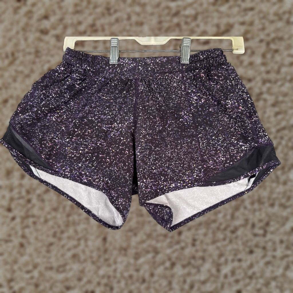 Lululemon Lululemon Shorts Women 4 Black Hotty Hot Short II 4" Swift Fabric Activewear Womens W7AIST Size 27" / US 4 / IT 40 - 1 Thumbnail