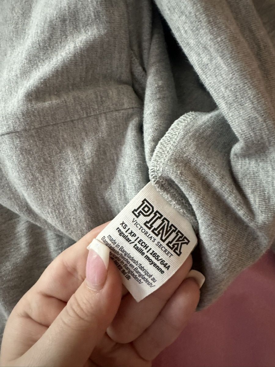 Victoria's Secret Victoria’s Secret grey leggings with navy logo on waistband Size 25" / US 0 / IT 36 - 5 Thumbnail