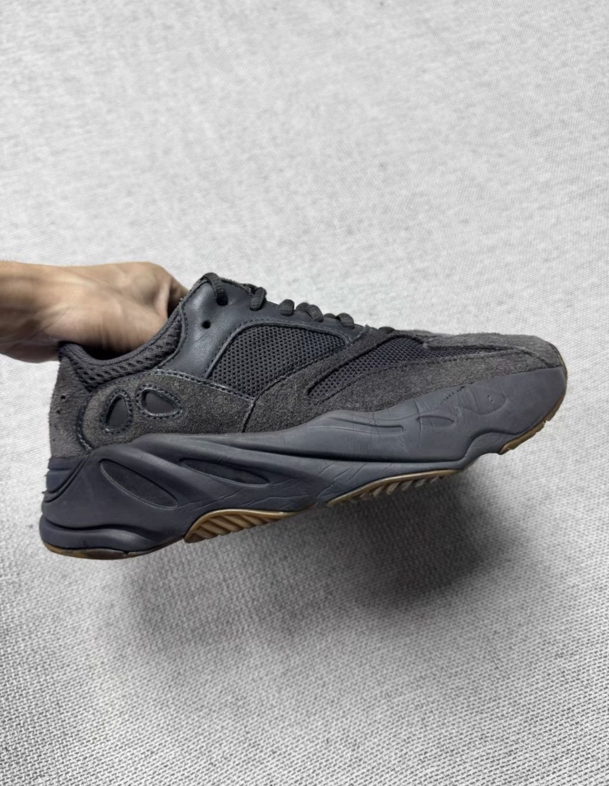 Adidas Adidas Yeezy 700 Utility Black K37 Size US 7 / EU 40 - 9 Thumbnail