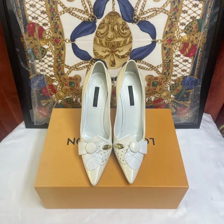 Louis Vuitton Louis Vuitton White Pointed Toe Heels 0079 Size US 6 / IT 36 - 1 Thumbnail
