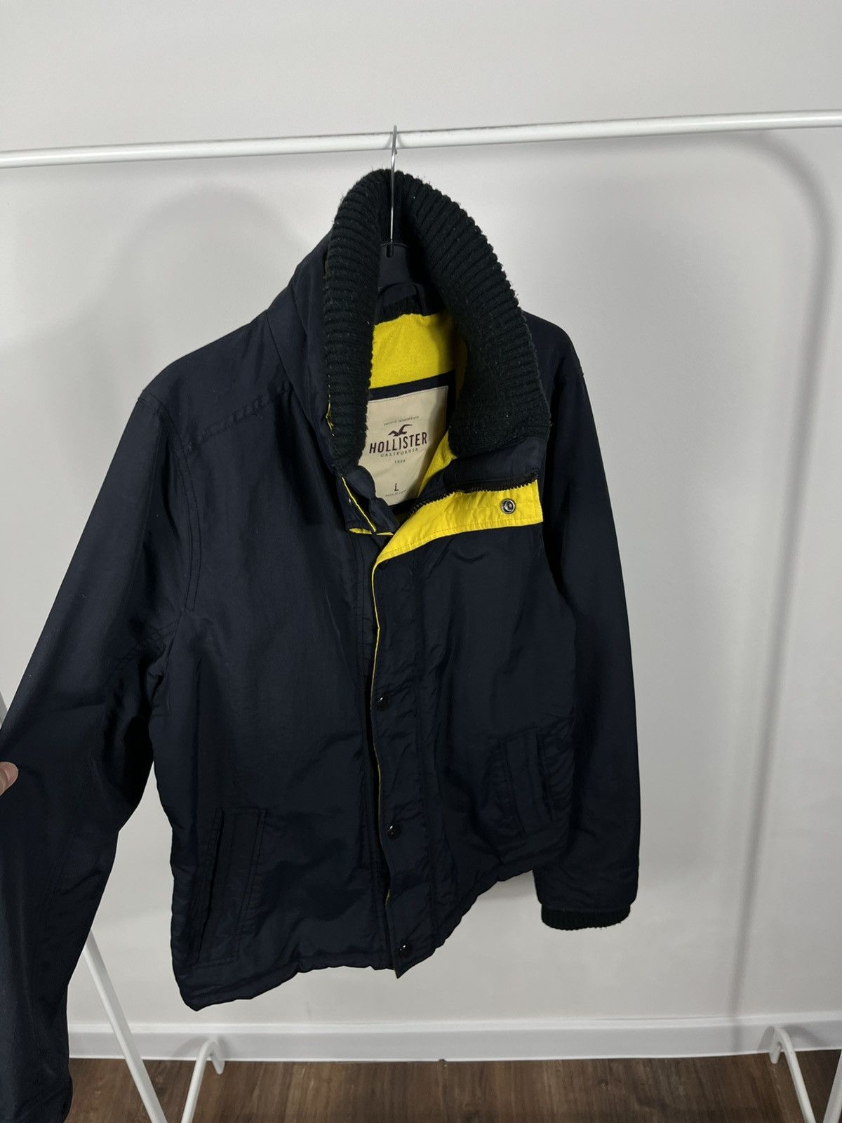 Hollister Hollister Navy Jacket Yellow Lining Size L Winter Size US L / EU 52-54 / 3 - 5 Thumbnail