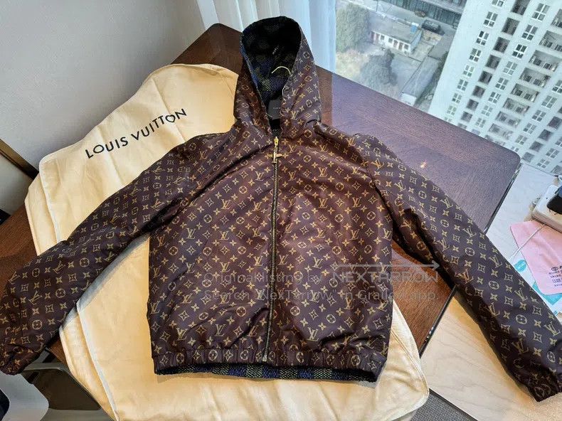 Louis Vuitton Louis Vuitton Monogram & Damier reversible windproof jacke Size US M / EU 48-50 / 2 - 2 Thumbnail