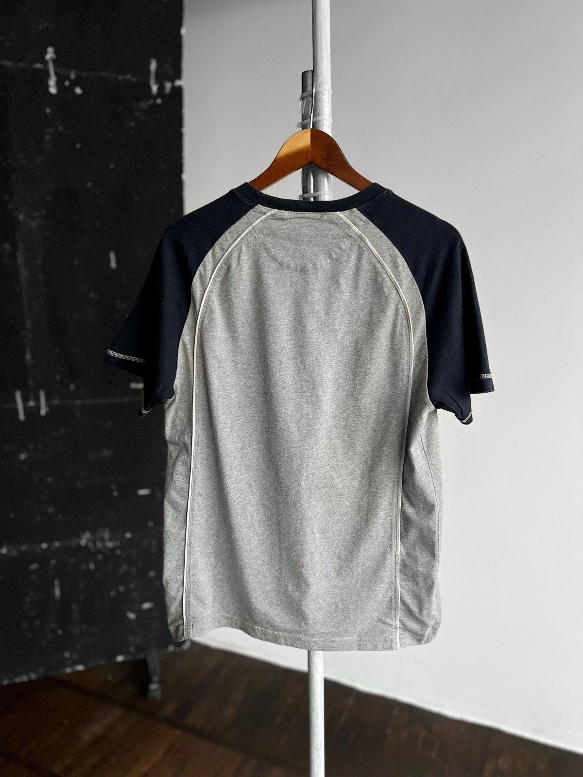 Nike × Vintage Nike Womens Vintage 00s Short Sleeve T-Shirt Center Logo Size M / US 6-8 / IT 42-44 - 3 Thumbnail