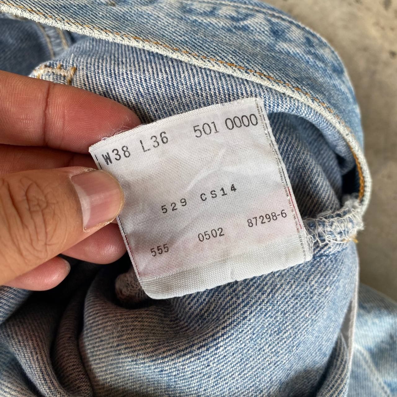 Levi's Vintage Clothing VINTAGE 00'S LEVIS 501 DISTRESSED DIRTY JEAN W35X33" Size US 35 - 14 Thumbnail