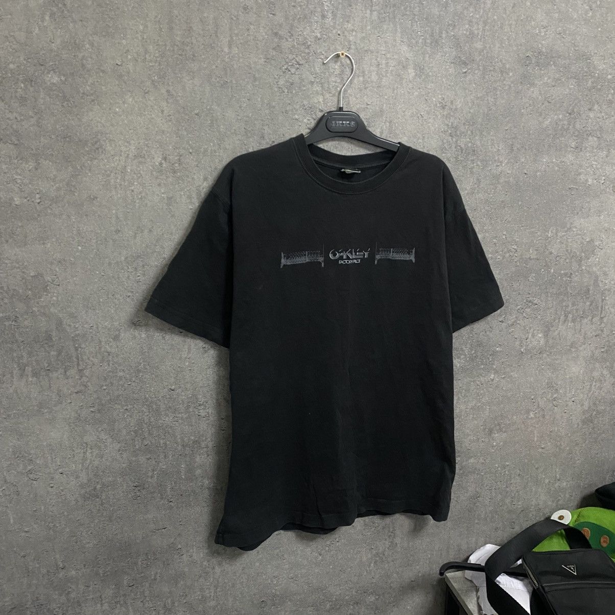 Oakley Vintage Oakley T-Shirt Big Logo Y2k Size US M / EU 48-50 / 2 - 3 Thumbnail