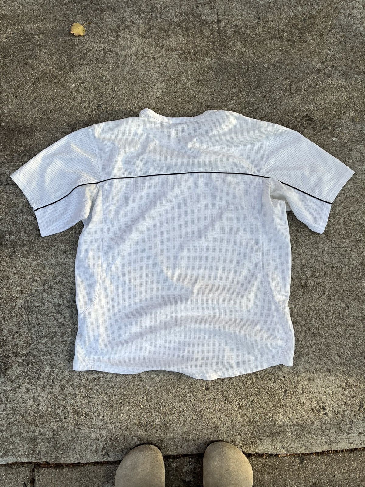 Nike Vintage Nike center swoosh t shirt Size US L / EU 52-54 / 3 - 3 Thumbnail