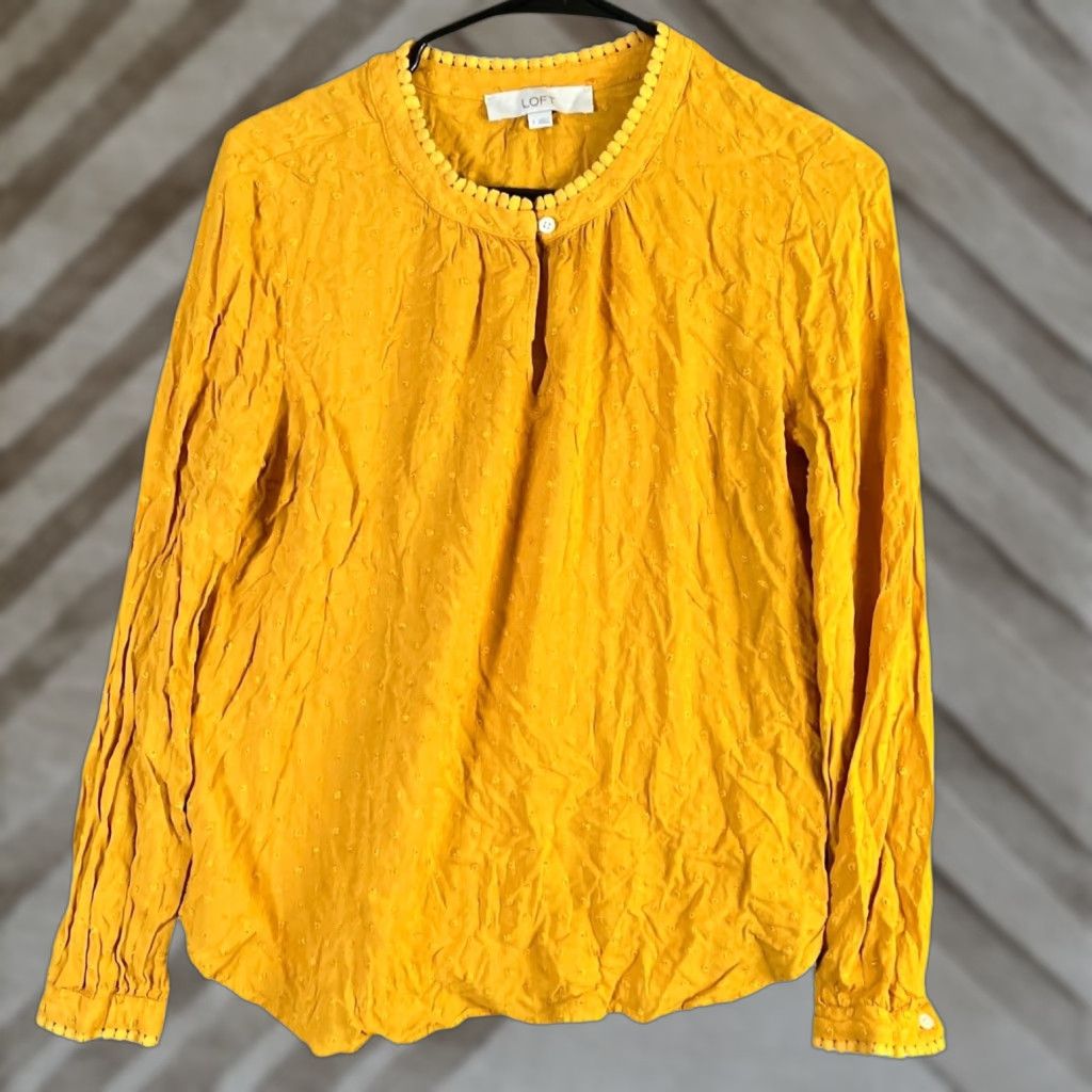 Loft LOFT Yellow Women's Blouse Small Round Neck Popcorn Keyhole Front]] User: LOFT Yellow Women's Blouse Small Round Neck Popcorn Keyhole Front Size S / US 4 / IT 40 - 1 Thumbnail