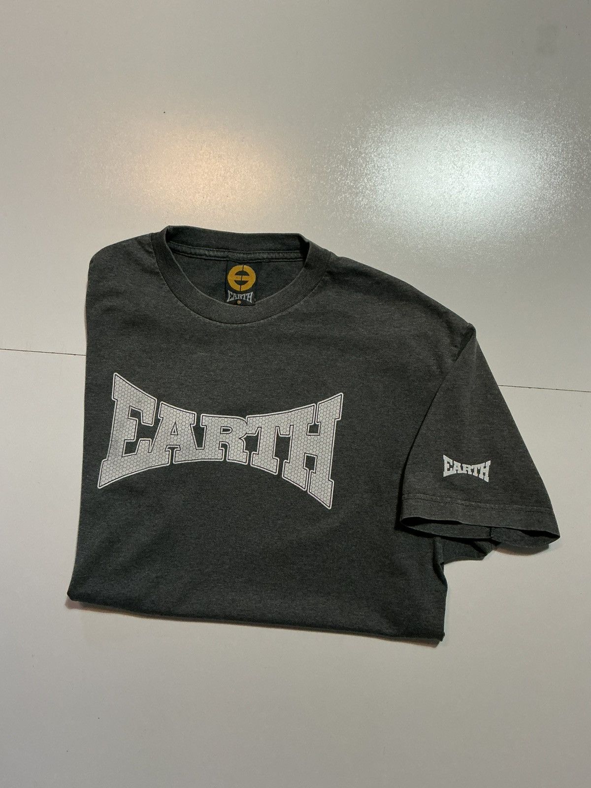 Vintage Vintage 90s Y2K Planet Earth Skateboards Graphic S/S T-Shirt Size US L / EU 52-54 / 3 - 1 Thumbnail