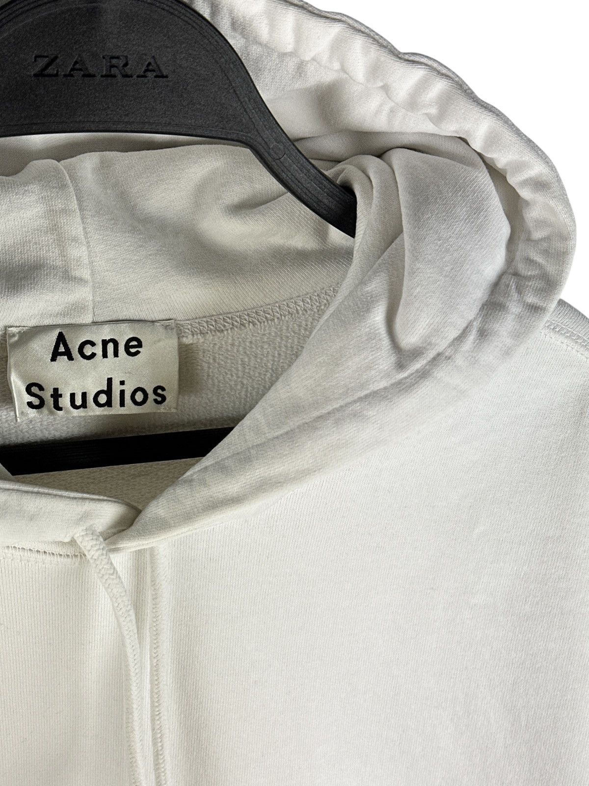 Acne Studios Acne Studios Joghy Embross Cropped Oversized Hoodie White Size XS / US 0-2 / IT 36-38 - 4 Thumbnail