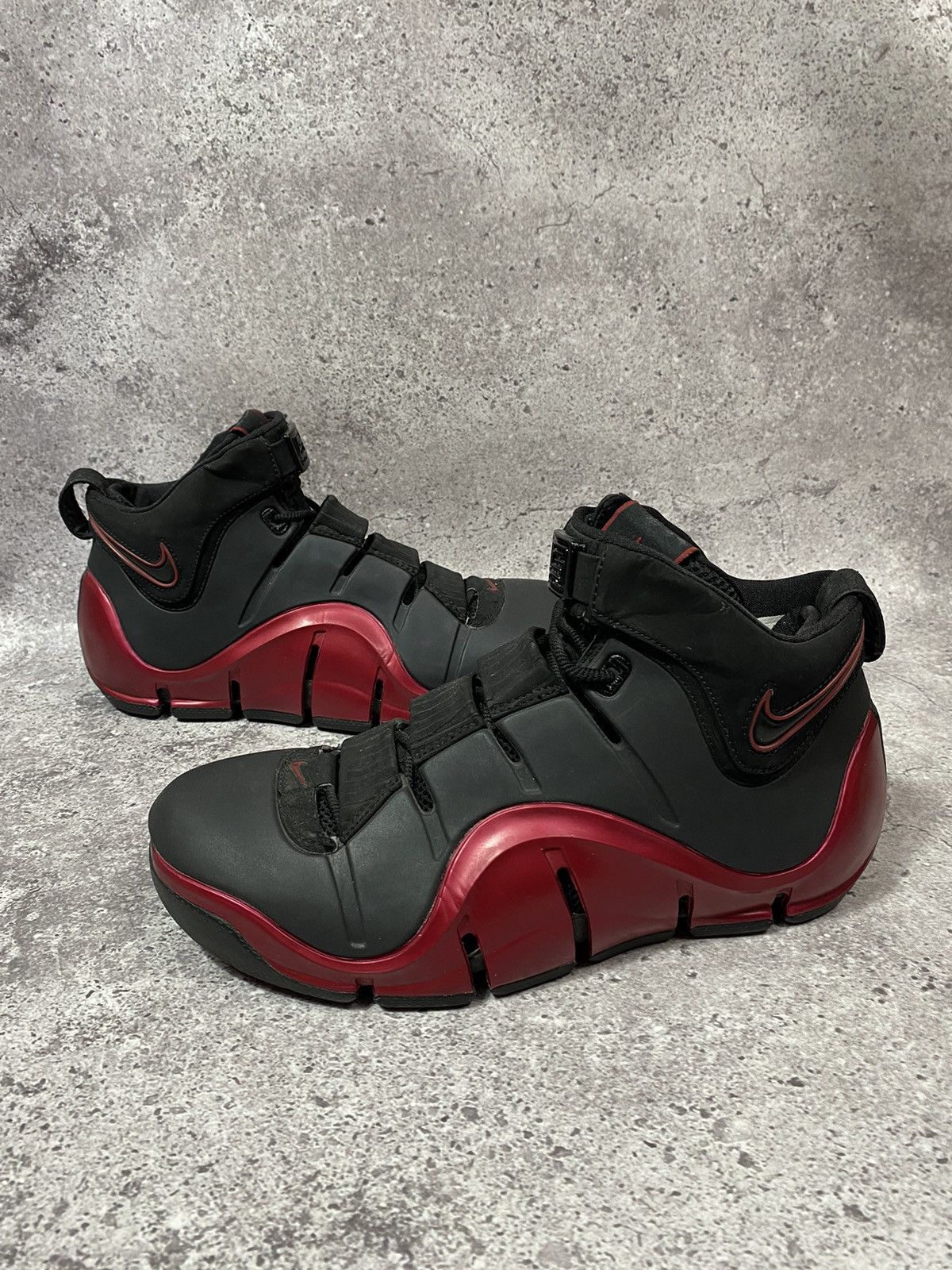 Nike NIKE LeBron 4 black Varsity Crimson Size US 9.5 / EU 42-43 - 1 Thumbnail