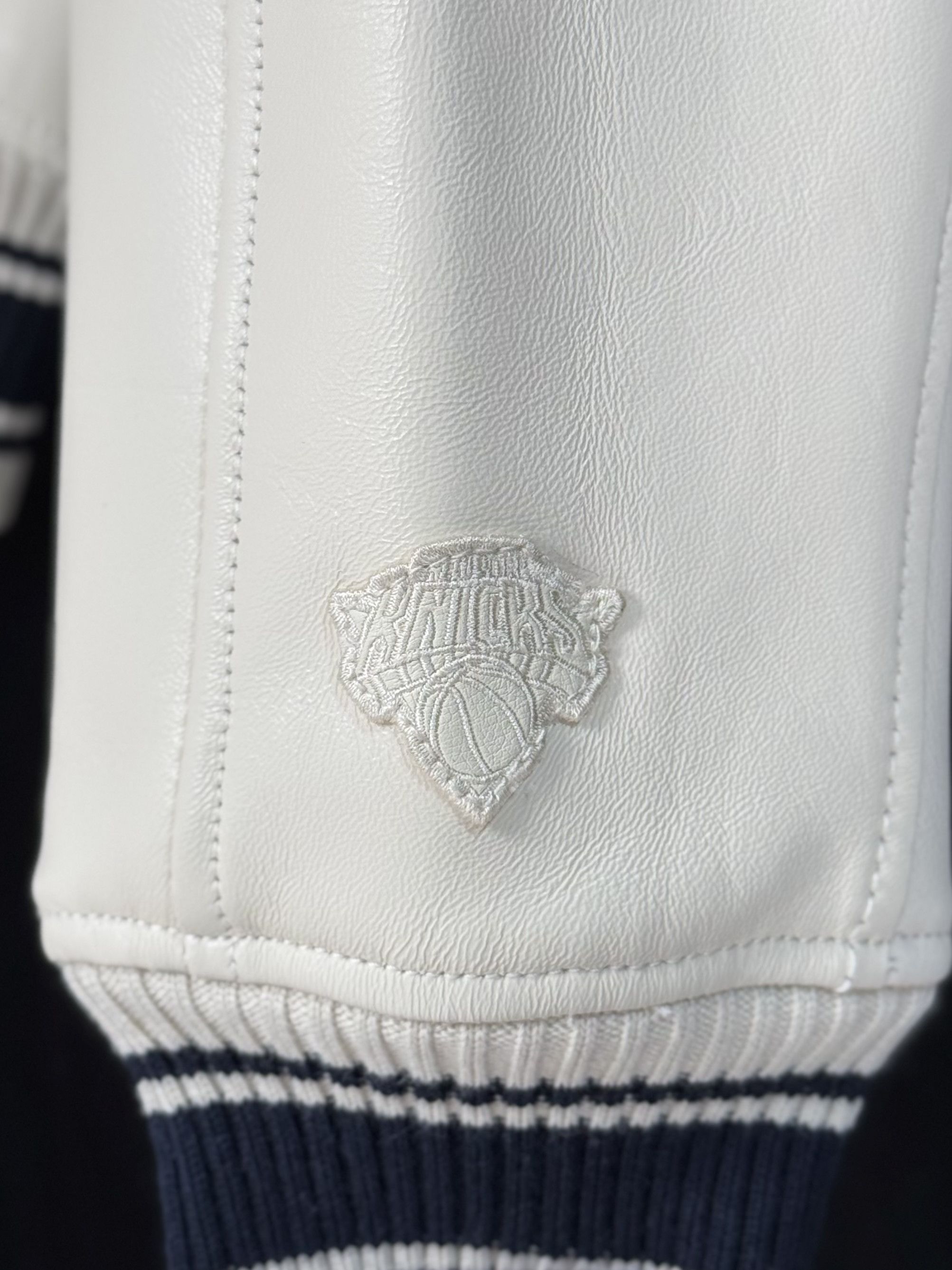 Avirex × Kith Kith & AVIREX for the New York Knicks Icon Jacket Size US M / EU 48-50 / 2 - 10 Thumbnail