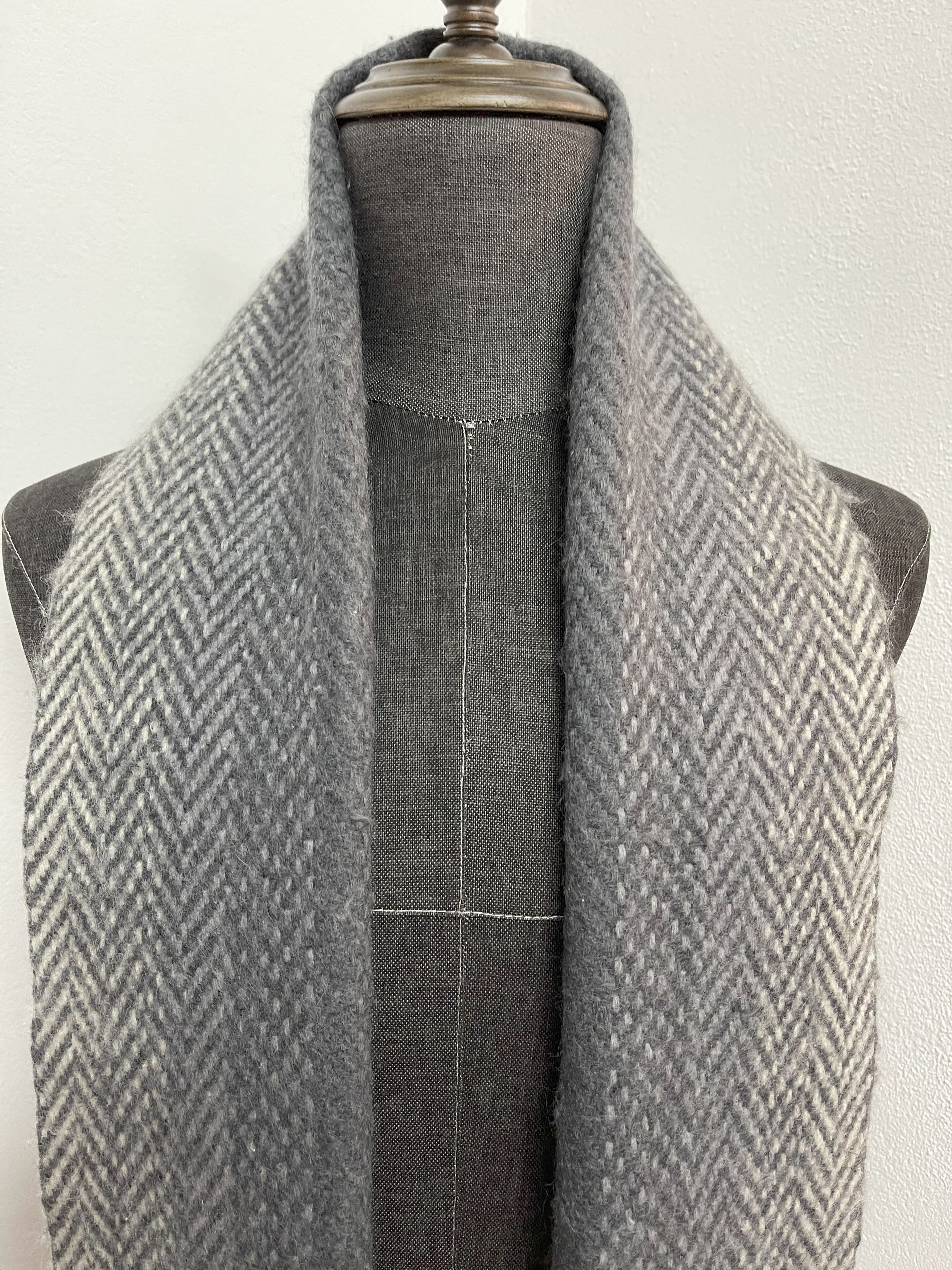 Pierre Balmain Vintage Pierre Balmain Scarf / Muffler - 6056 Size ONE SIZE - 6 Thumbnail