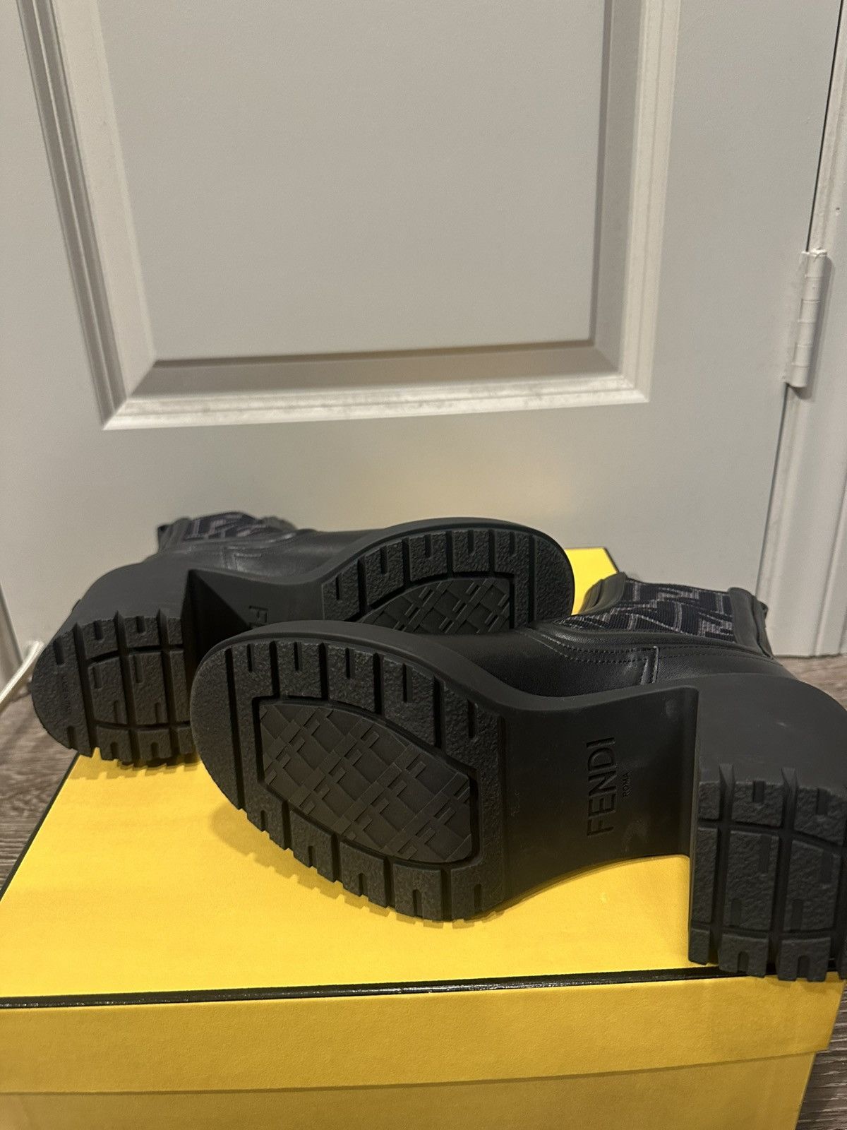 Fendi Fendi Filo Chelsea Boot Size US 5 / IT 35 - 5 Thumbnail