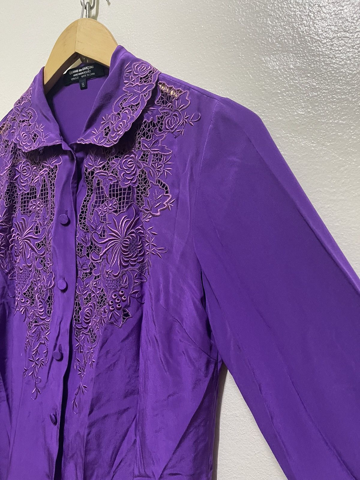 Comme des Garcons Comme des Garcon Hand Embroidered Silk Shirt Size S / US 4 / IT 40 - 5 Thumbnail