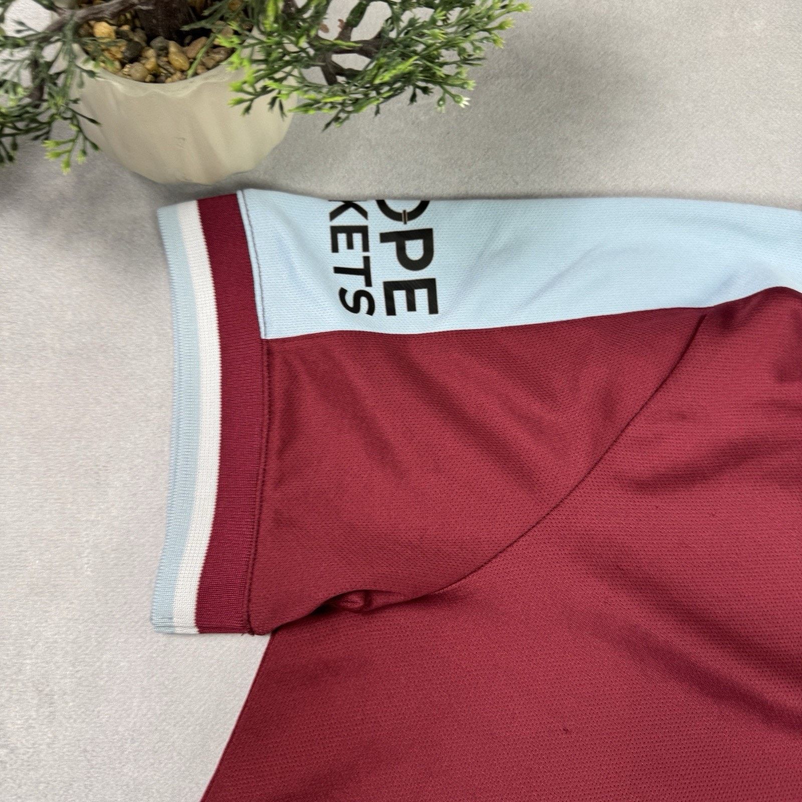 Umbro WEST HAM UNITED 2021 2022 SOCCER JERSEY Umbro Size L Size US L / EU 52-54 / 3 - 18 Thumbnail