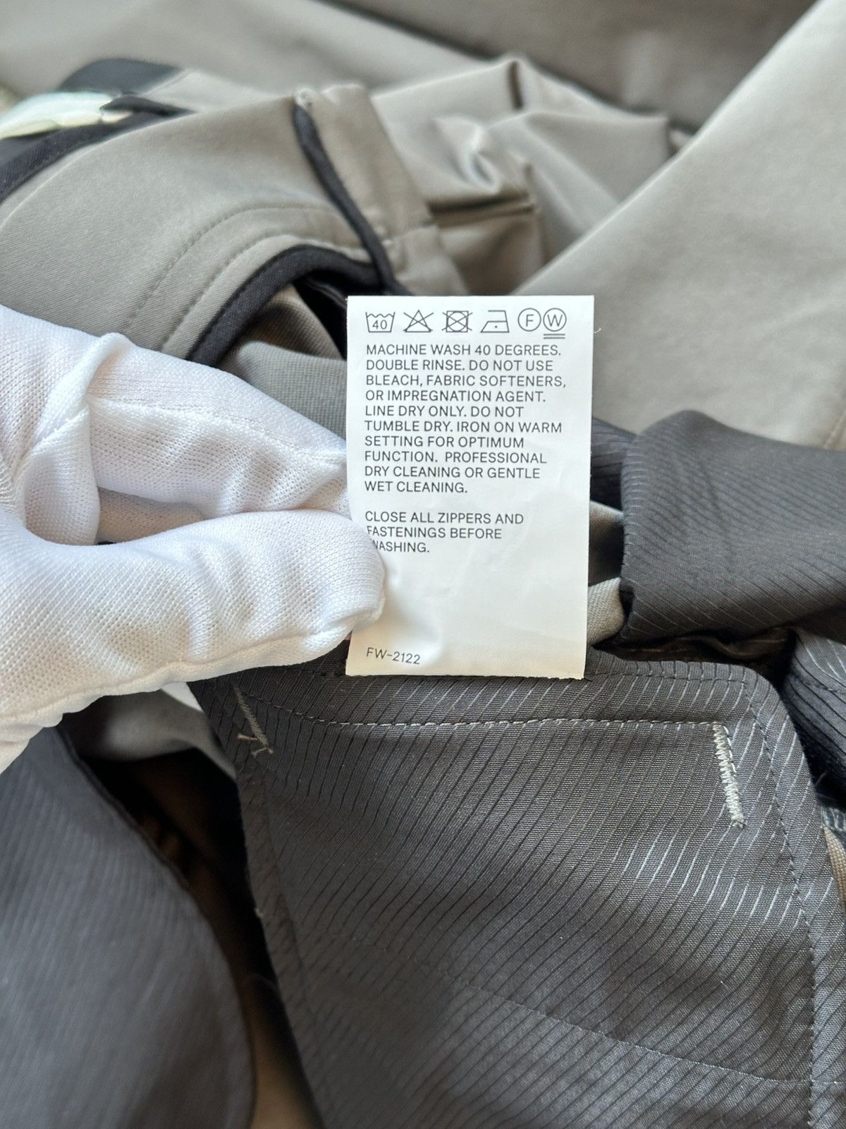 Acronym P41-DS (XL, Gray, 9/10) Size US 36 / EU 52 - 7 Thumbnail