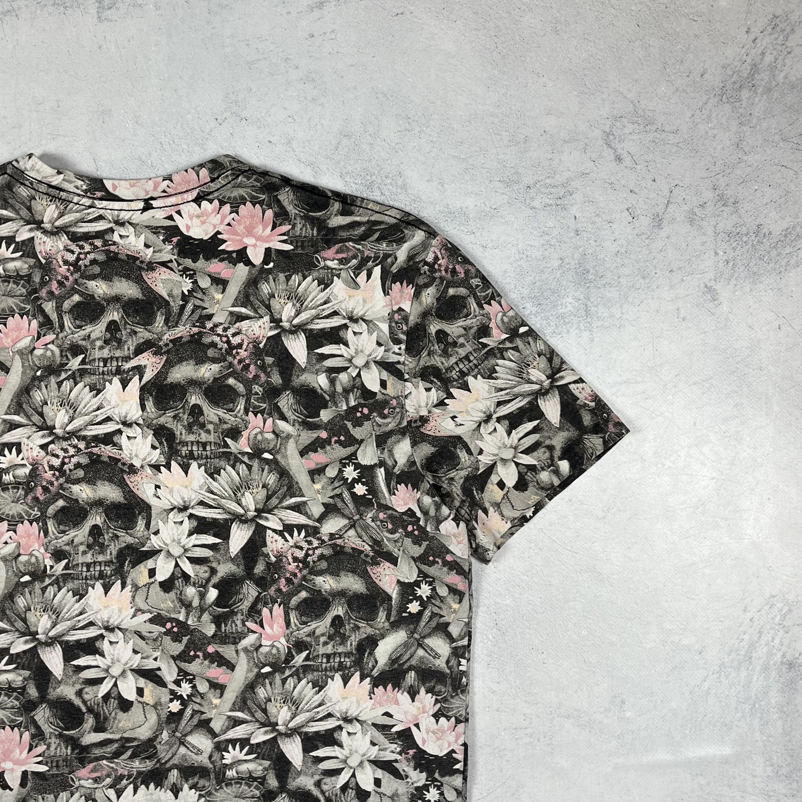 Allsaints Designer AllSaints All Over Print Pound Crew T Shirt Size US S / EU 44-46 / 1 - 12 Thumbnail