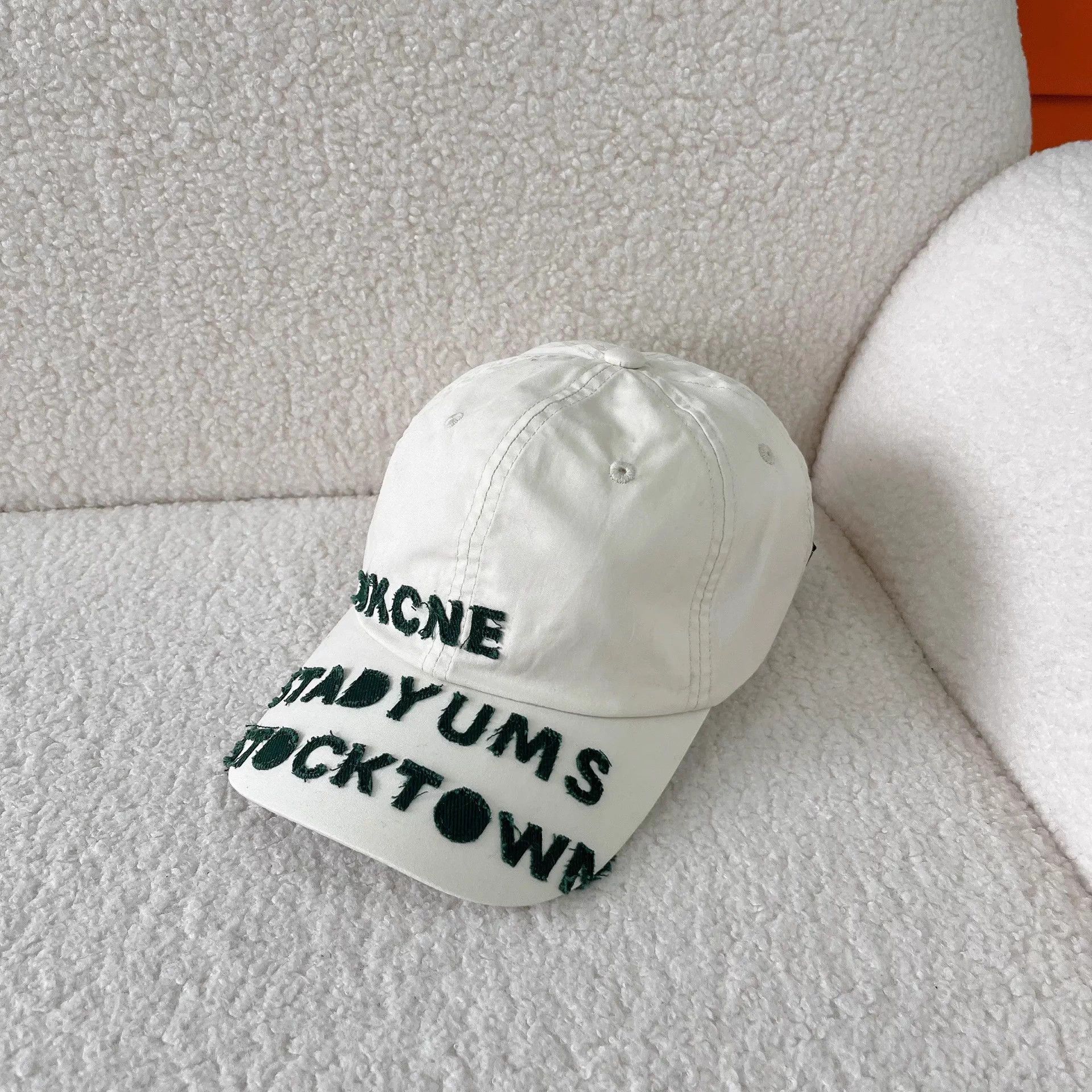 Acne Studios Acne Studios White Baseball Cap Size ONE SIZE - 1 Thumbnail