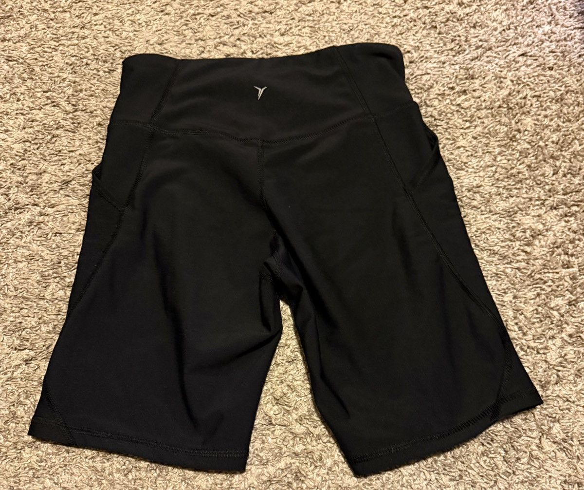Old Navy Old Navy Active Black High-Waisted Biker Shorts – Women’s Size 25" / US 0 / IT 36 - 2 Thumbnail