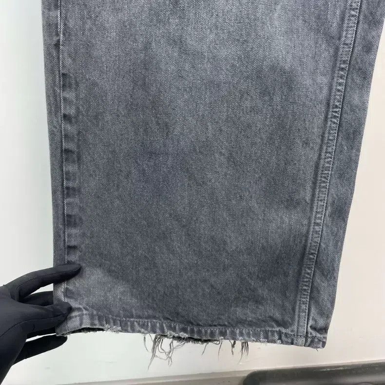 Balenciaga Balenciaga size M Asymmetrical Two-Tone Wide Leg Jeans Size US 27 - 5 Thumbnail