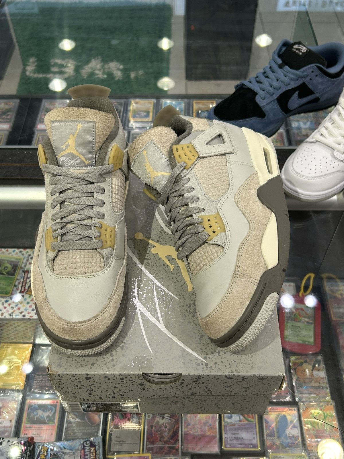 Jordan Brand Jordan 4 craft photon dust Size US 9.5 / EU 42-43 - 1 Thumbnail