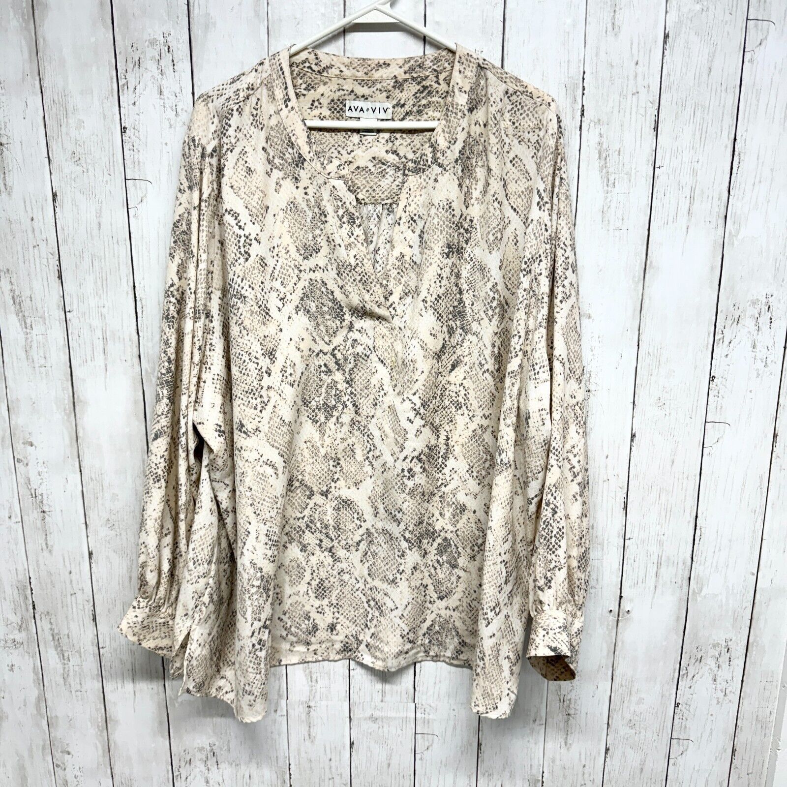 Other Ava & Viv Blouse 4X Snakeskin Wide Neck Deep VNeck Polyester Size 4XL / US 24-26 - 1 Thumbnail