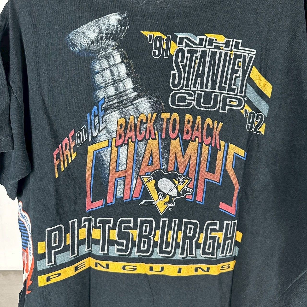 Vintage 1992 Pittsburgh Penguins Back to Back Champs NHL AOP T-shirt Size US L / EU 52-54 / 3 - 4 Thumbnail