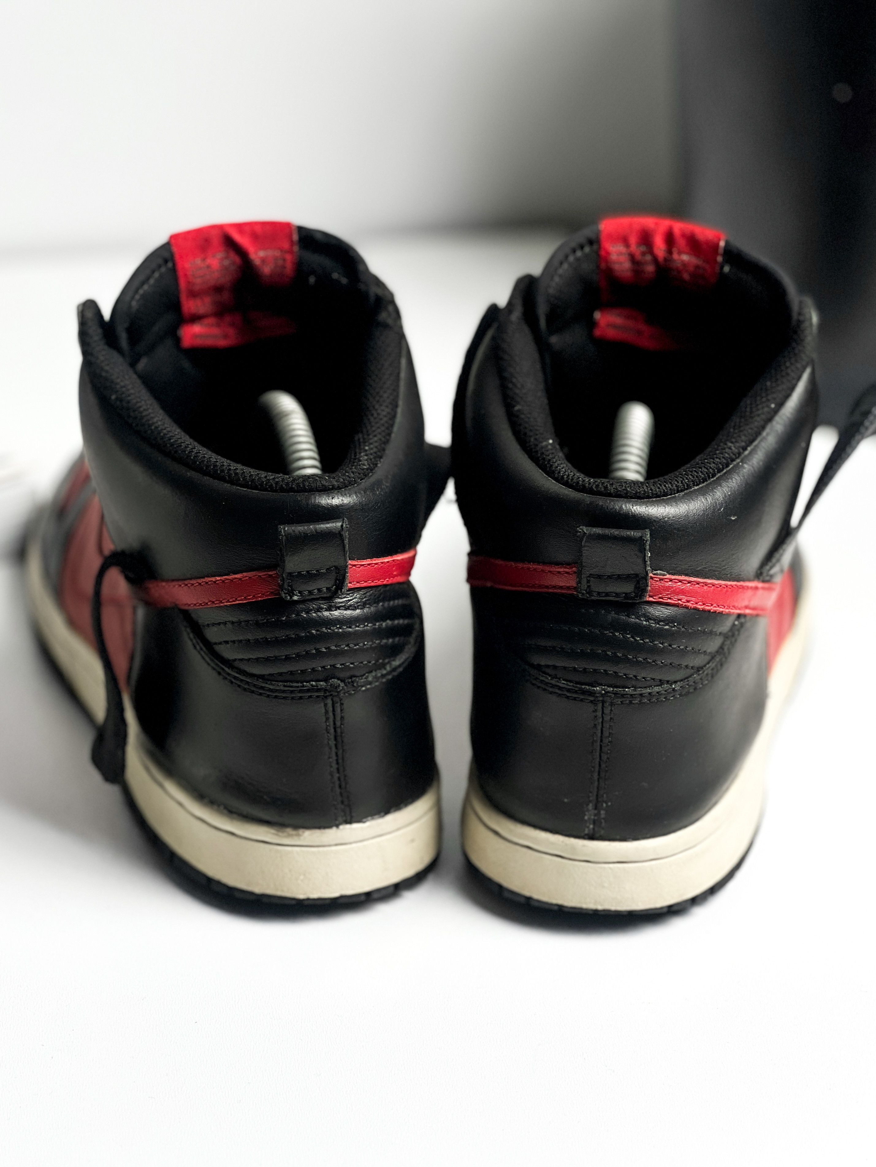 Nike Nike Dunk High Vintage "Black Varsity Red" 317982-009 Size US 8 / EU 41 - 9 Thumbnail
