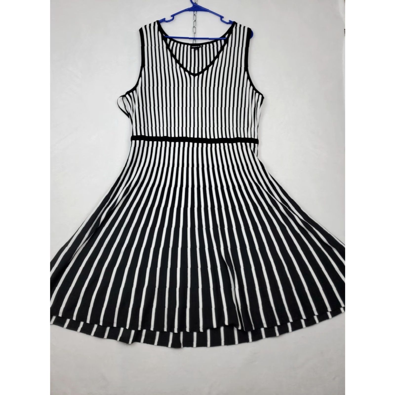 Torrid Torrid Dress Sleeveless Black White Stripe Fit & Flare Midi 2 Plus Size Women Rayon/Polyester Knit XS/S? (Note: This seems incorrect) Size XS / US 0-2 / IT 36-38 - 4 Thumbnail