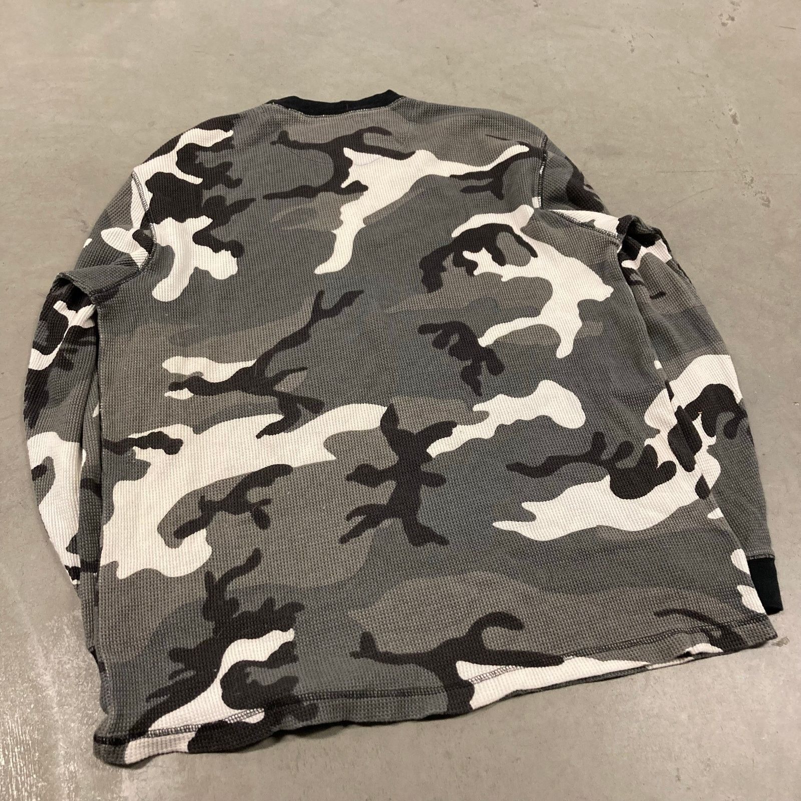 Vintage Y2K camo thermal T-Shirt Size US L / EU 52-54 / 3 - 2 Thumbnail