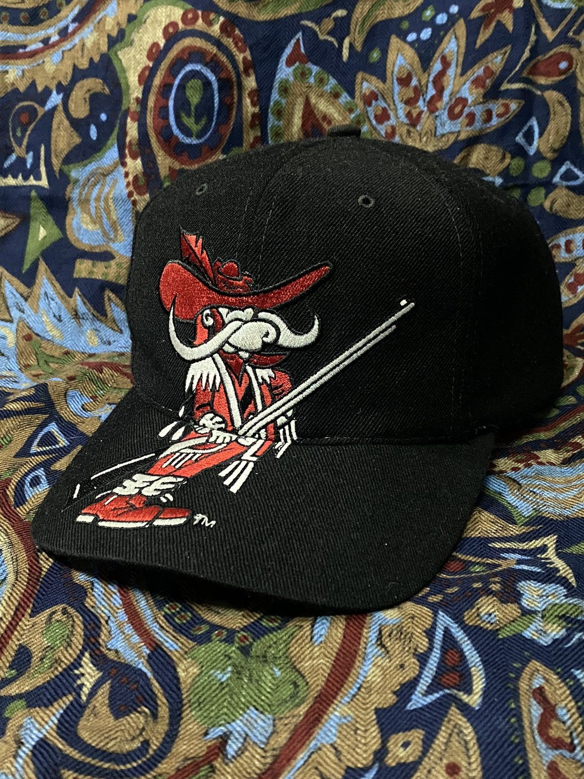 NBA RARE REBELS UNLV VINTANGE 90’s BASKETBALL UNIVERSITY Size ONE SIZE - 1 Thumbnail