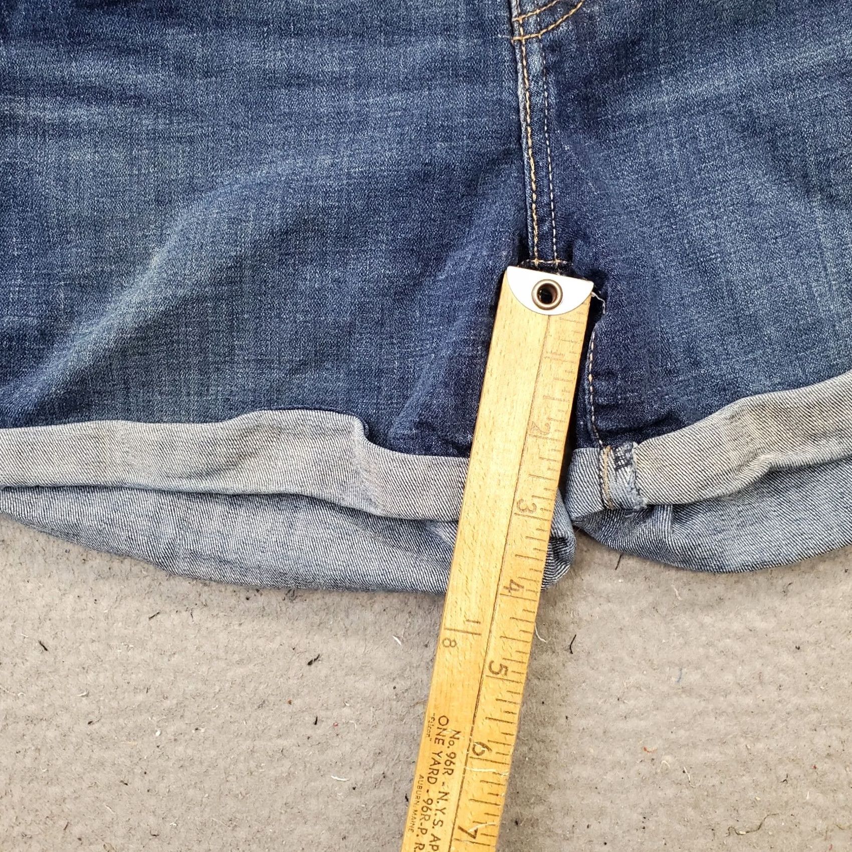 Levi's Levi's Jeans Shorts Womens Size 29 Blue Denim Cuffed 5-Pocket Mid Length Red Tab - Size Womens 29 - Levi's Jeans Shorts - Black? Size 29" - 4 Thumbnail