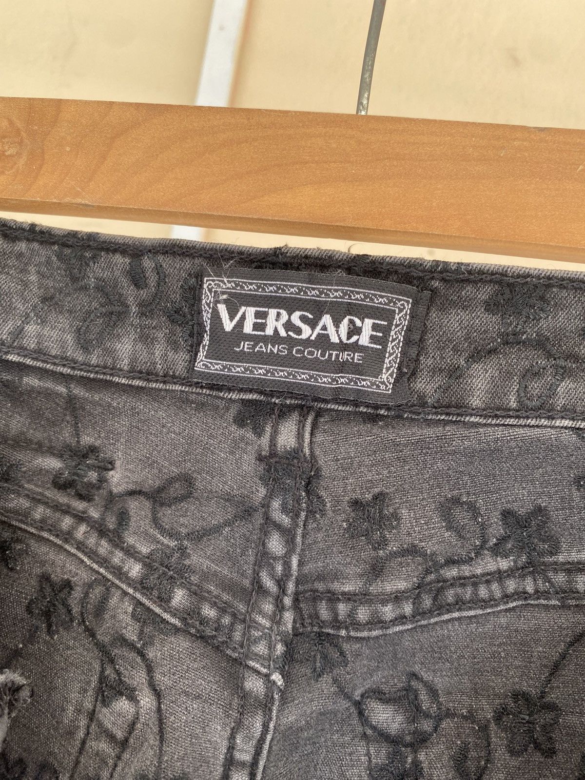 Versace Jeans Couture Versace Embroidery Pattern Sunfaded Jeans Size 26" / US 2 / IT 38 - 7 Thumbnail