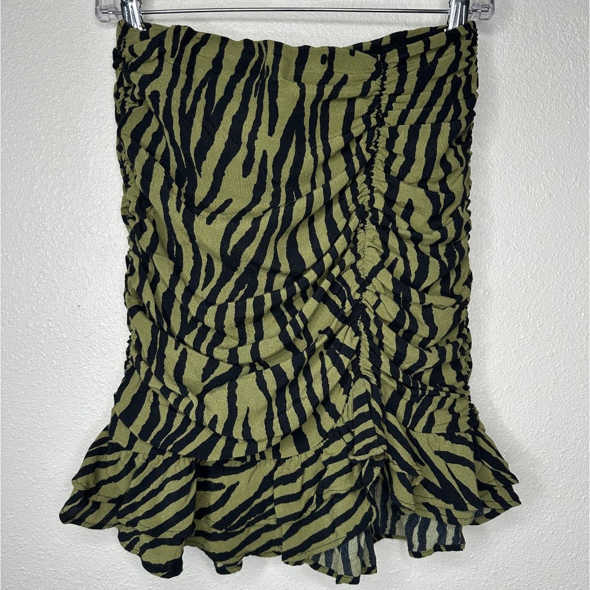 Zara ZARA Green Zebra Print Ruched Mini Skirt XS Ruffle Hem Zip Size 24" / US 00 / IT 34 - 3 Thumbnail