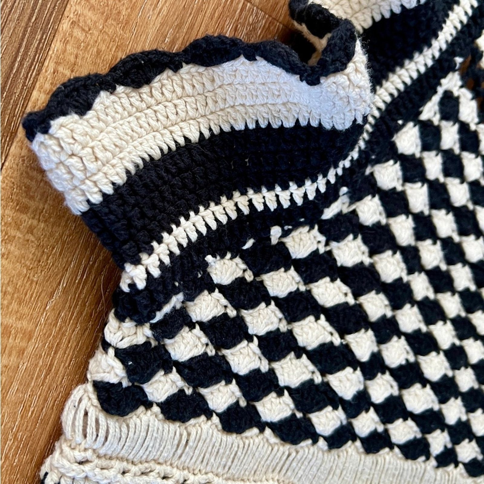 Forever 21 Forever 21 Black White Crochet Knit Striped Tank Top EUC Size XL / US 12-14 / IT 48-50 - 7 Thumbnail