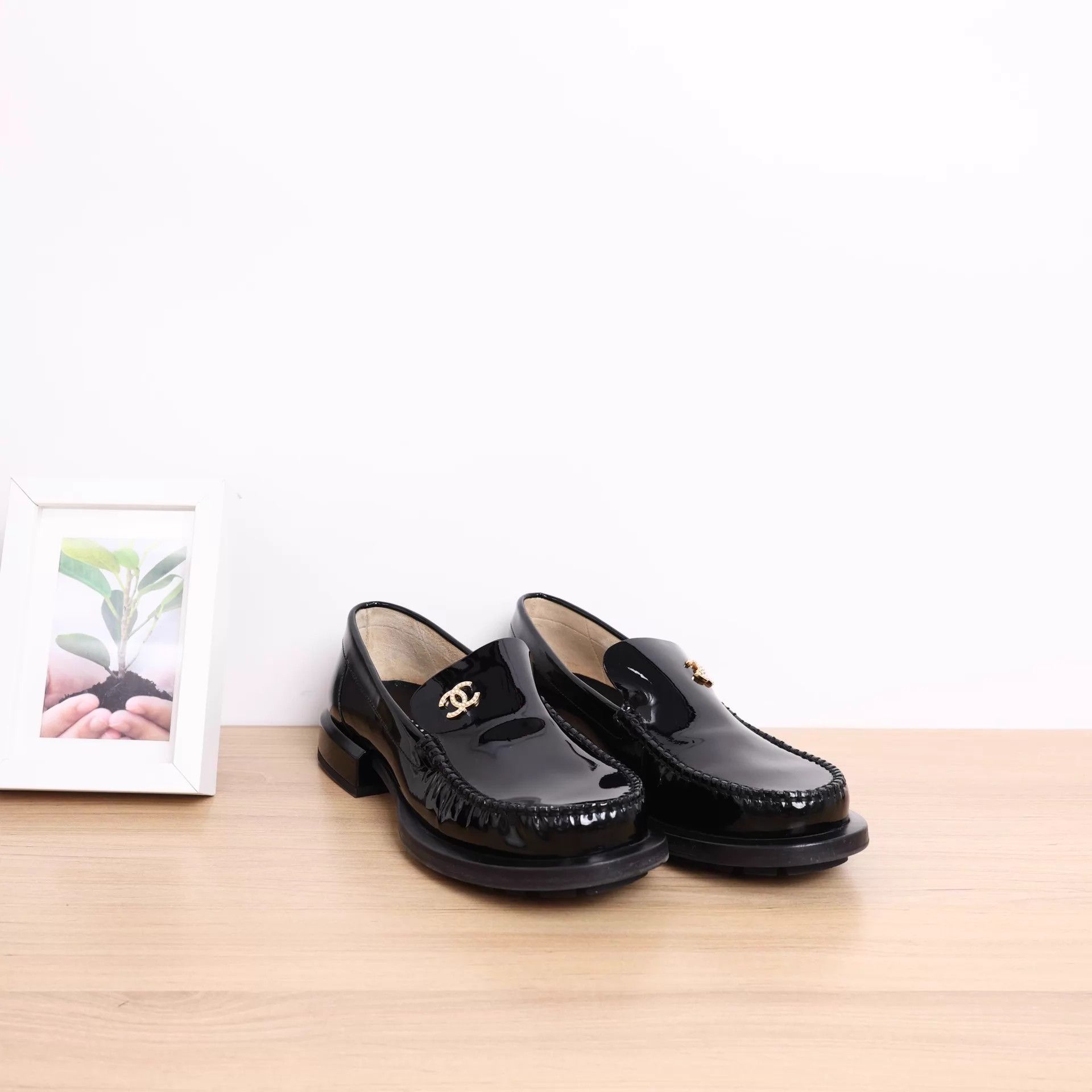 Chanel CHANEL Black Patent Leather Loafers EU 38.5 Size US 8 / IT 38 - 1 Thumbnail