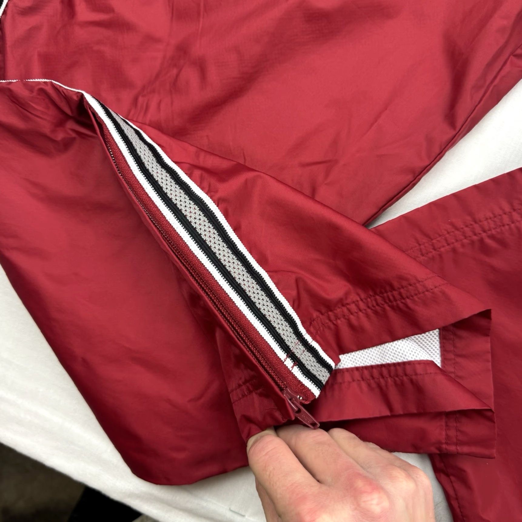 Old Navy VINTAGE Old Navy Track Pants Mens XL Red Nylon Drawstring 90s Hipster Grunge Y2K Activewear Baggy Punk Size US 36 / EU 52 - 2 Thumbnail